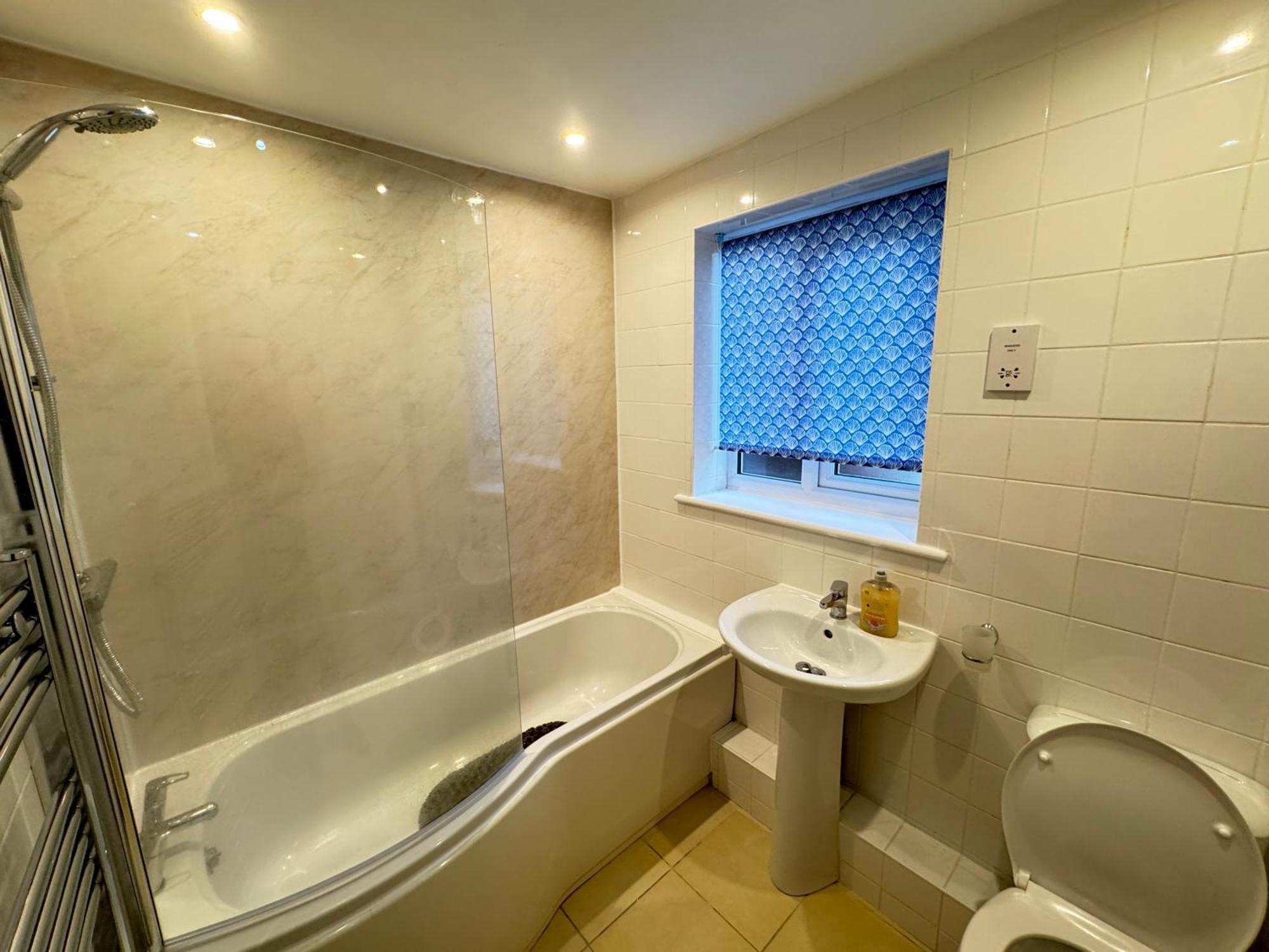 The Vogue Stay, 3 Bedrooms, 2 Bathrooms, Ideal For Jr & Oxford Hospitals, Free Carpark, Conveniently Located For Ring Road Access, 2 Miles From Oxford City Centre Easy Car & Bus Route 외부 사진