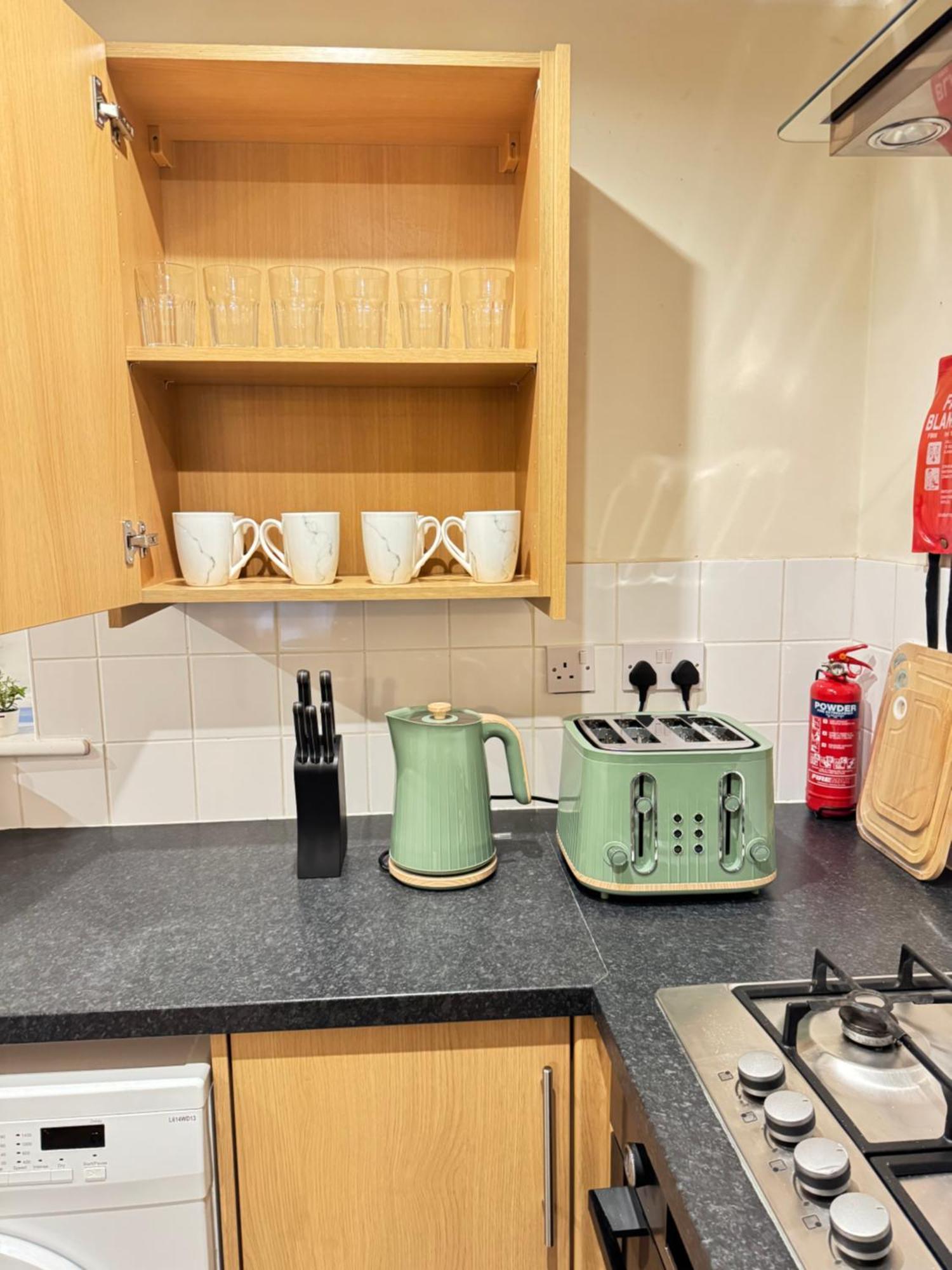 The Vogue Stay, 3 Bedrooms, 2 Bathrooms, Ideal For Jr & Oxford Hospitals, Free Carpark, Conveniently Located For Ring Road Access, 2 Miles From Oxford City Centre Easy Car & Bus Route 외부 사진