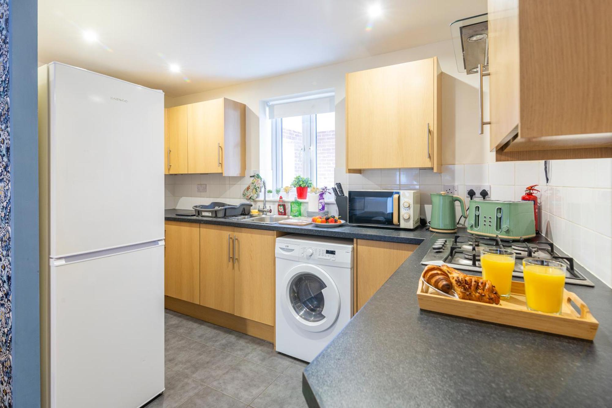 The Vogue Stay, 3 Bedrooms, 2 Bathrooms, Ideal For Jr & Oxford Hospitals, Free Carpark, Conveniently Located For Ring Road Access, 2 Miles From Oxford City Centre Easy Car & Bus Route 외부 사진