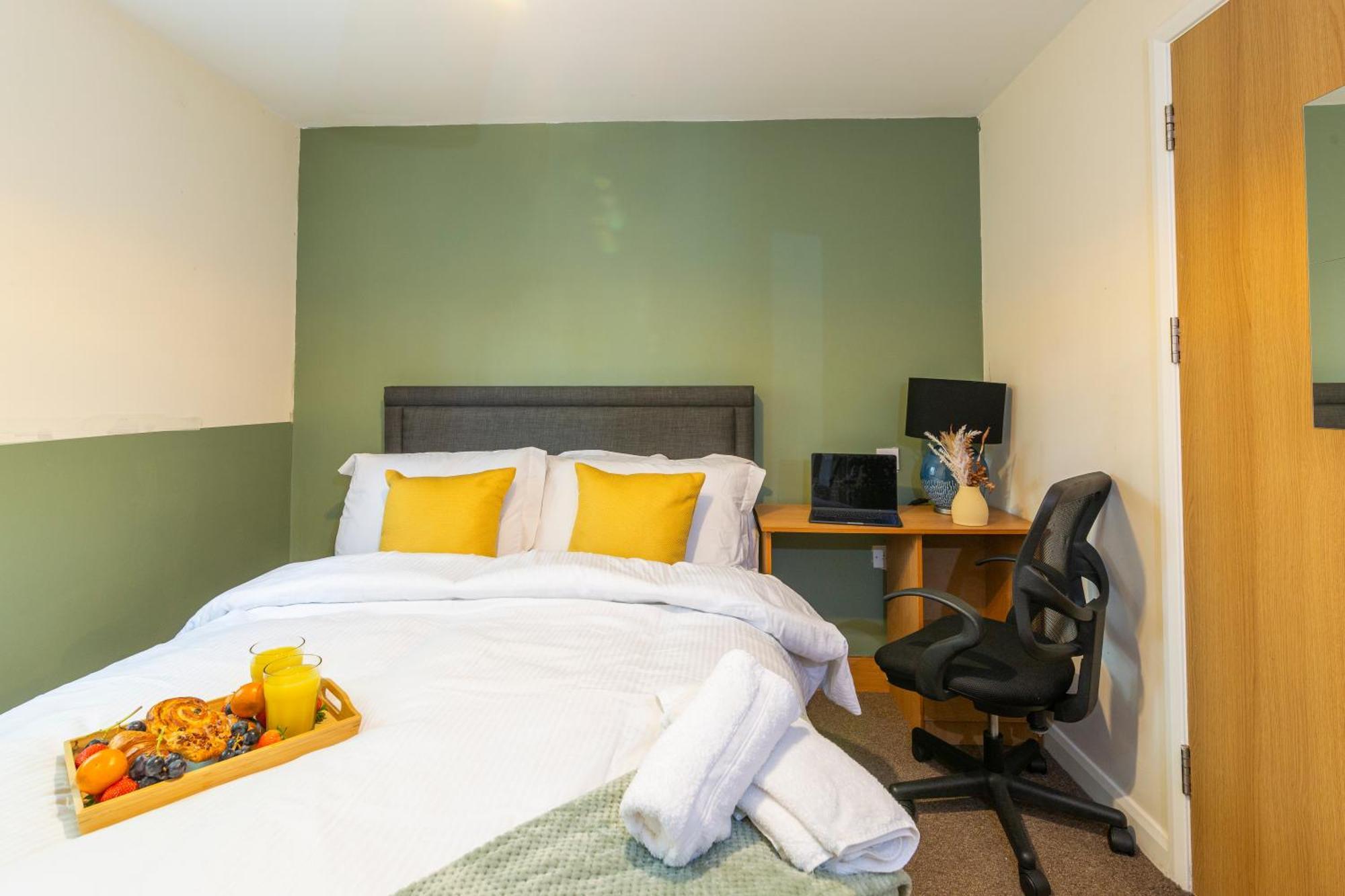 The Vogue Stay, 3 Bedrooms, 2 Bathrooms, Ideal For Jr & Oxford Hospitals, Free Carpark, Conveniently Located For Ring Road Access, 2 Miles From Oxford City Centre Easy Car & Bus Route 외부 사진