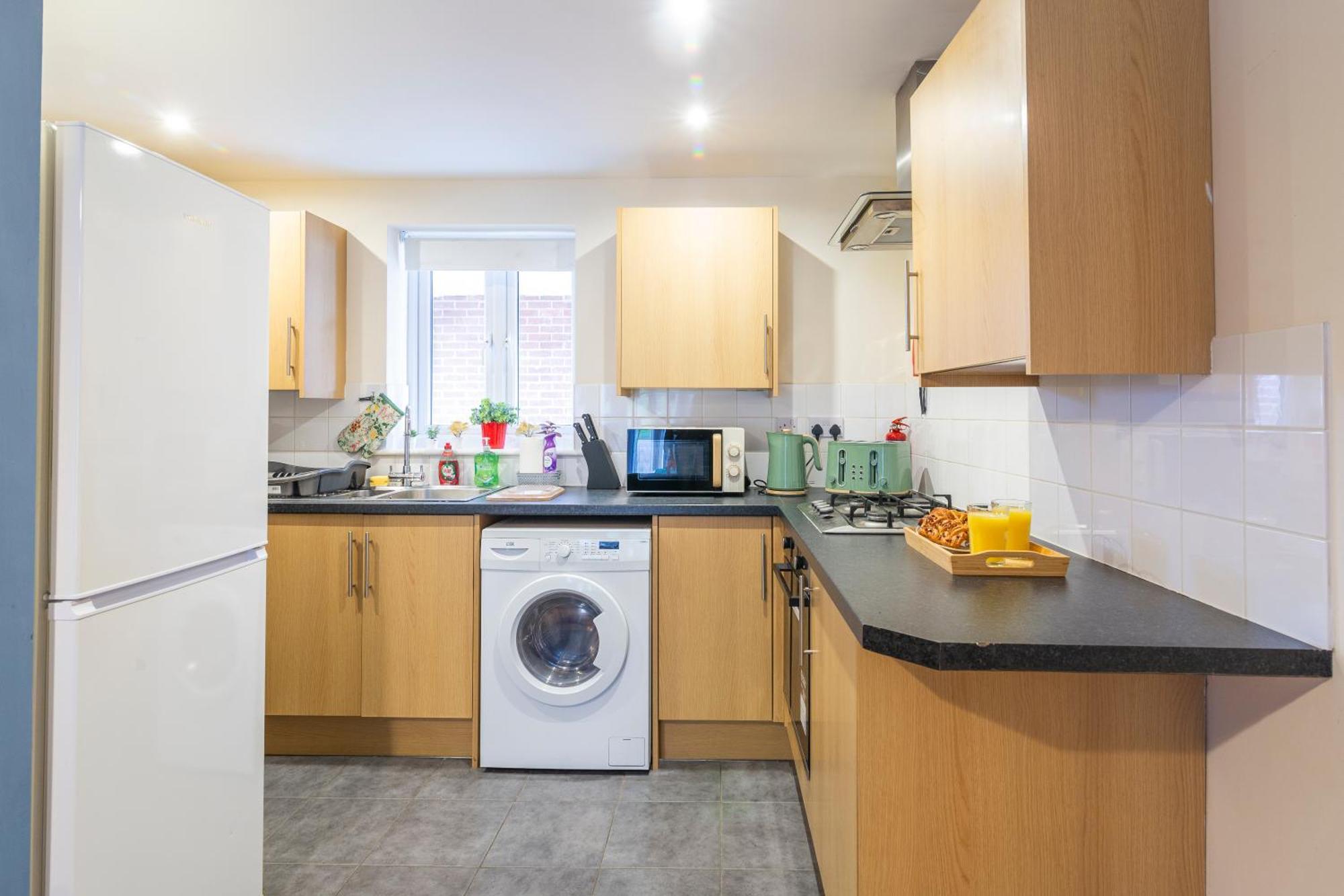 The Vogue Stay, 3 Bedrooms, 2 Bathrooms, Ideal For Jr & Oxford Hospitals, Free Carpark, Conveniently Located For Ring Road Access, 2 Miles From Oxford City Centre Easy Car & Bus Route 외부 사진