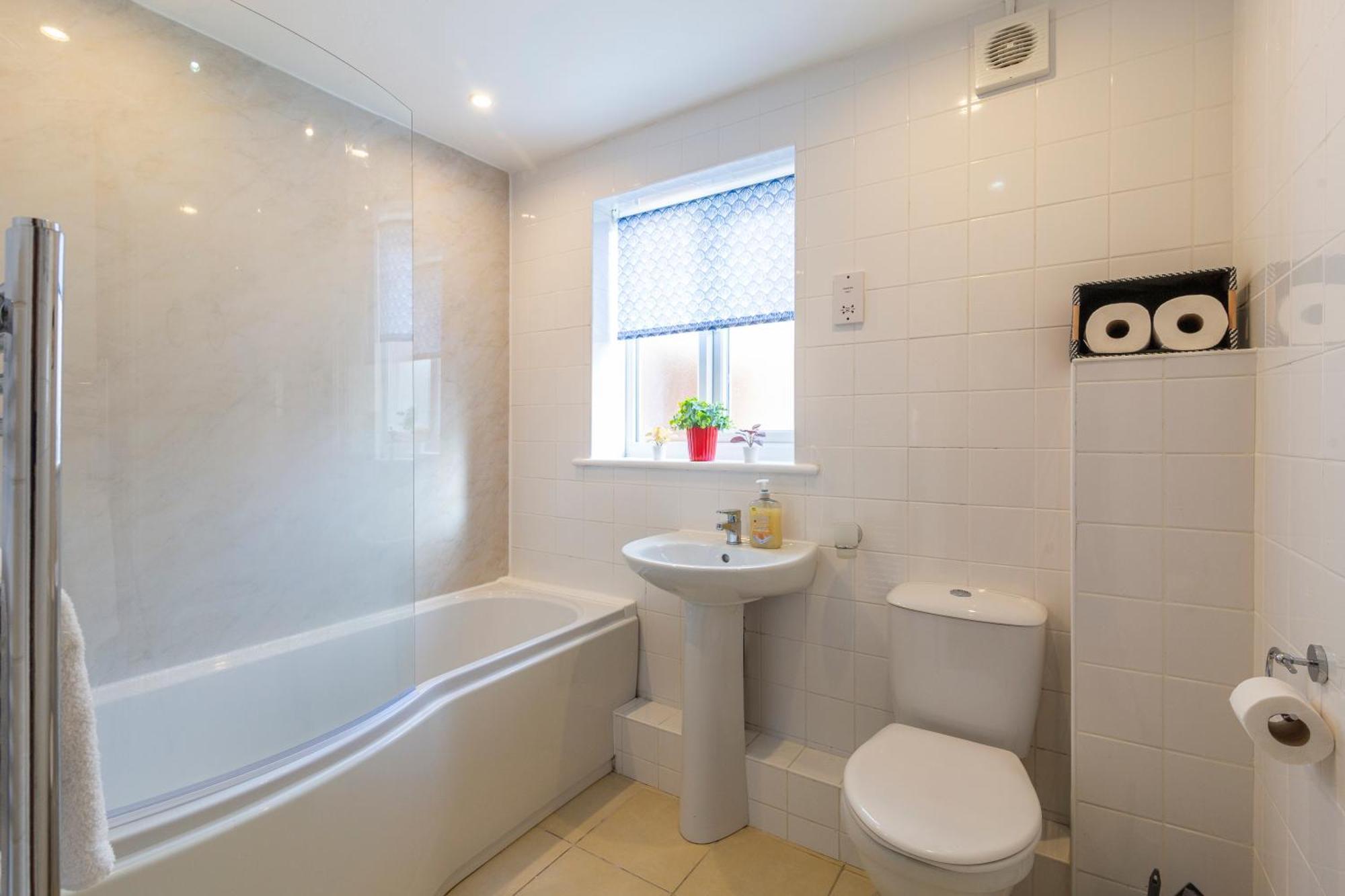 The Vogue Stay, 3 Bedrooms, 2 Bathrooms, Ideal For Jr & Oxford Hospitals, Free Carpark, Conveniently Located For Ring Road Access, 2 Miles From Oxford City Centre Easy Car & Bus Route 외부 사진